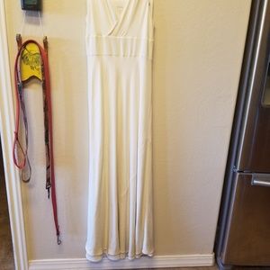 Womans white sleeve dress